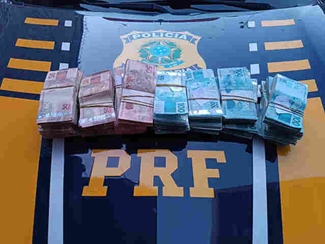 Motorista que transportava carreta com min&eacute;rio de ureia foi detido com 84 kg de coca&iacute;na e R$ 195 mil na BR-262
