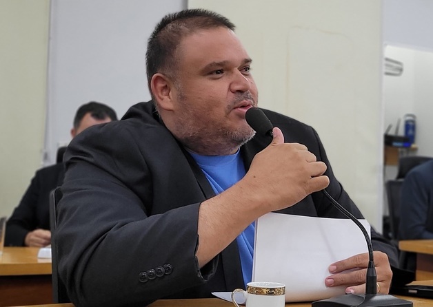 Com data-base pr&oacute;xima, Jovan questiona executivo sobre reajuste de servidores