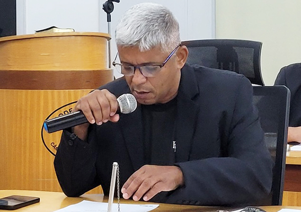 Edinaldo cobra provid&ecirc;ncias para acabar com falta de &aacute;gua na parte alta da cidade
