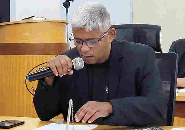 Edinaldo cobra provid&ecirc;ncias para acabar com falta de &aacute;gua na parte alta da cidade