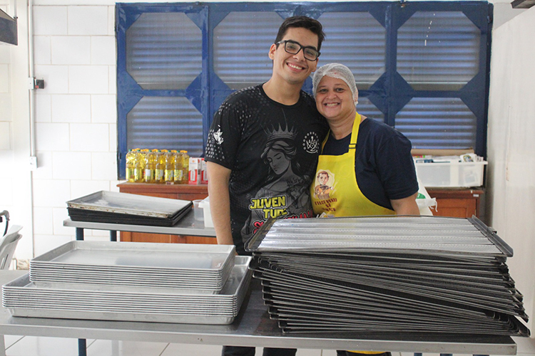 Com novos equipamentos e foco em gera&ccedil;&atilde;o de renda, padaria da Cidade Dom Bosco abre as portas para a comunidade