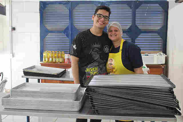 Com novos equipamentos e foco em gera&ccedil;&atilde;o de renda, padaria da Cidade Dom Bosco abre as portas para a comunidade