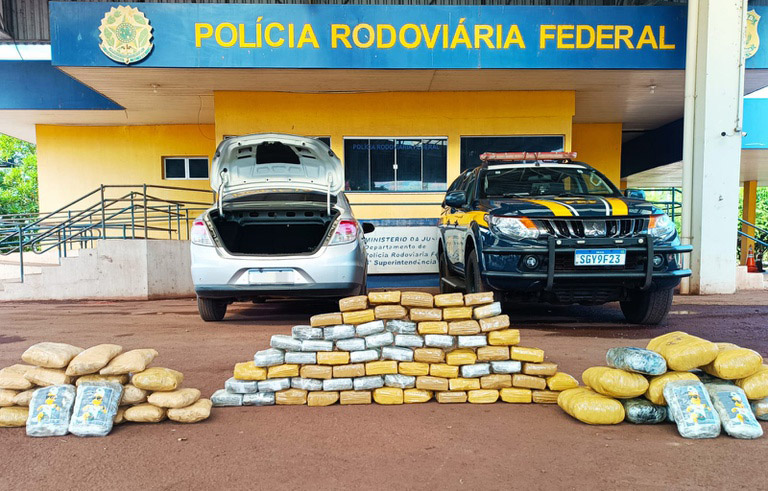 Motorista tenta fugir com 60 Kg de skunk na BR-262 mas acaba detidos pela PRF