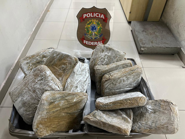 Mulher é detida em flagrante com 16 kg de skunk no aeroporto de Campinas após embarque em Corumbá