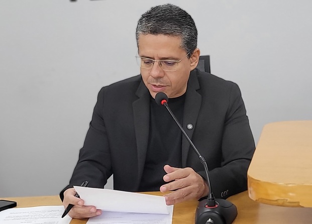 Alexandre busca informa&ccedil;&otilde;es sobre contrata&ccedil;&atilde;o de profissionais da sa&uacute;de em Corumb&aacute;