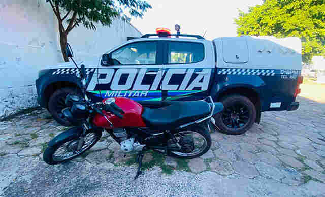 Pol&iacute;cia Militar recupera motocicleta furtada em garagem de resid&ecirc;ncia no bairro Guan&atilde; em Corumb&aacute;