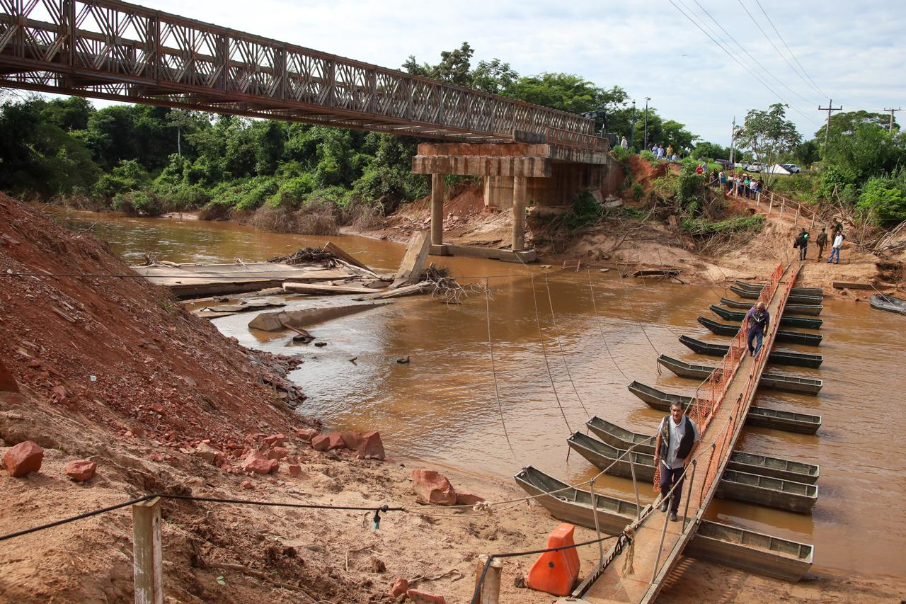 Governo de MS apoia obra emergencial e vai construir nova ponte de concreto sobre Rio do Peixe