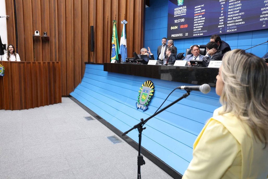 Deputados lamentam feminic&iacute;dios e incentivam mudan&ccedil;a comportamental