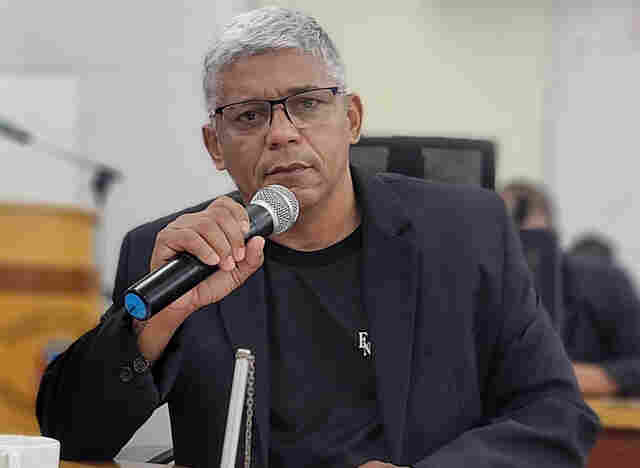 Edinaldo Neves questiona Sanesul sobre recupera&ccedil;&atilde;o de pavimento ap&oacute;s interven&ccedil;&otilde;es 