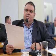 Jovan pede informa&ccedil;&otilde;es sobre reajuste salarial de servidores da Educa&ccedil;&atilde;o