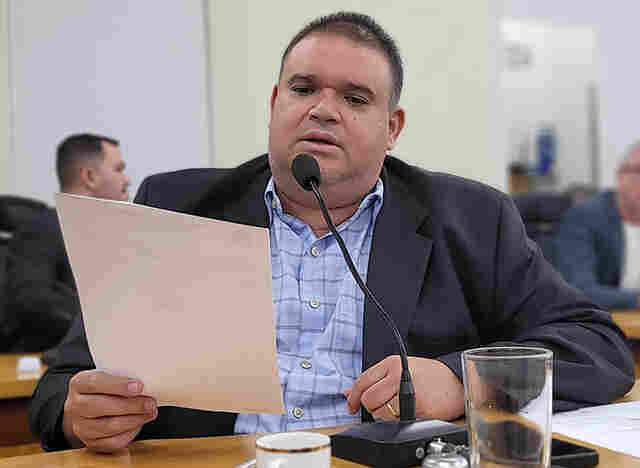 Jovan pede informa&ccedil;&otilde;es sobre reajuste salarial de servidores da Educa&ccedil;&atilde;o