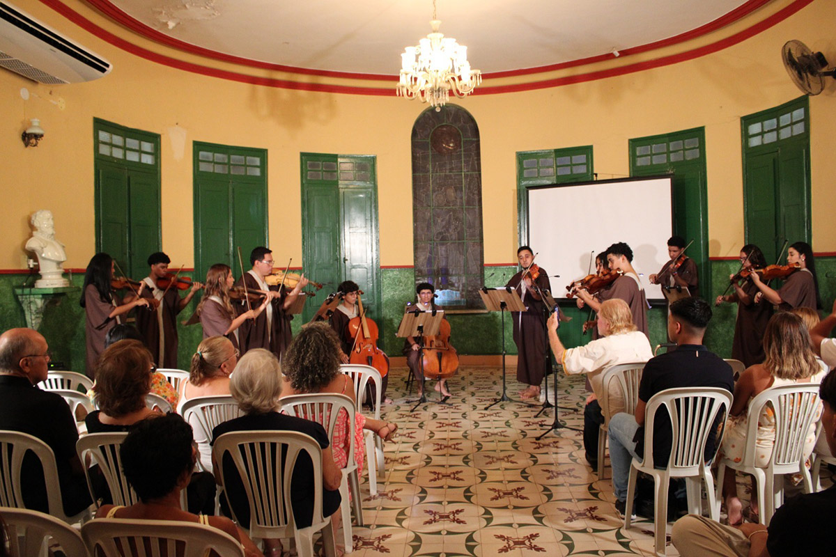 Orquestra de C&acirc;mara do Pantanal estreia em festival internacional na Bol&iacute;via
