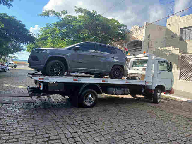 Pol&iacute;cia Militar recupera Jeep Compass roubado no Rio de Janeiro estacionado no centro de Corumb&aacute;