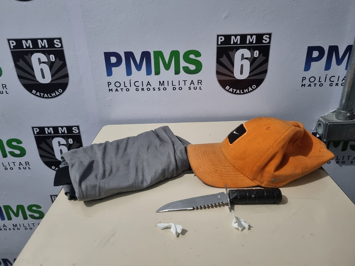 Pol&iacute;cia Militar prende trio ap&oacute;s roubo com uso de faca em Corumb&aacute;