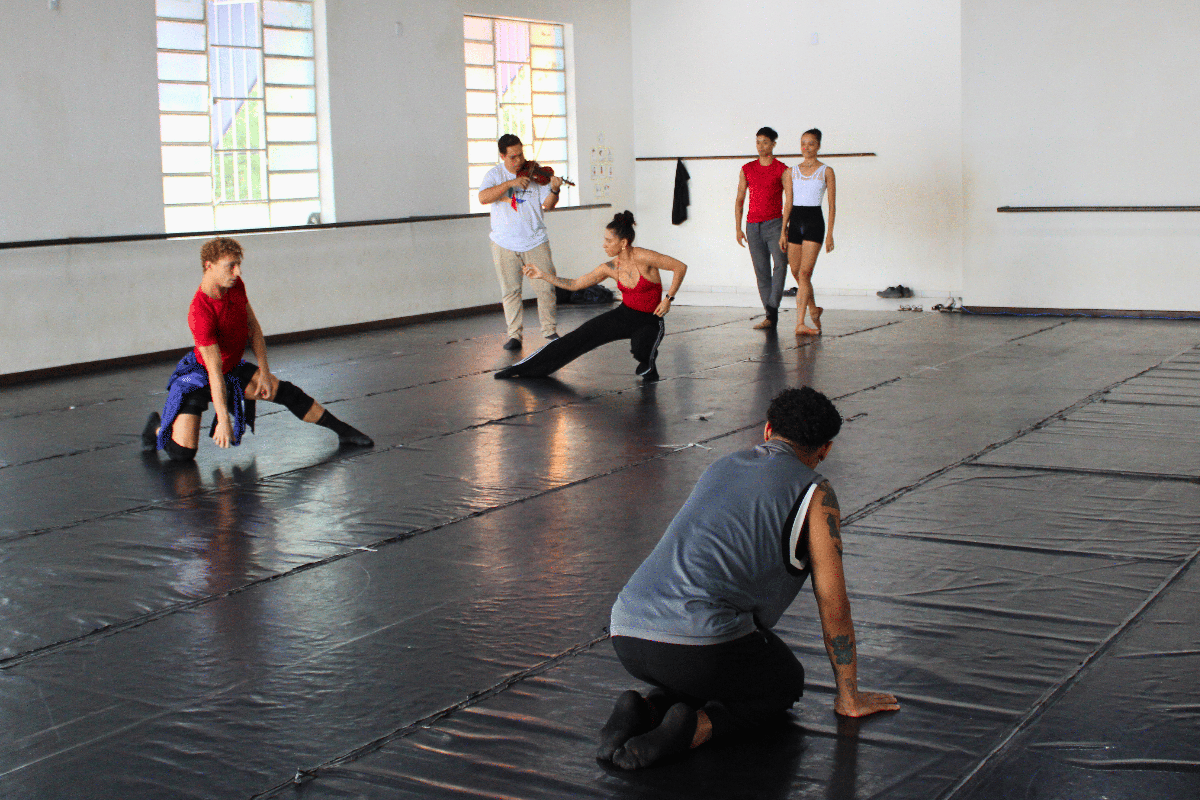 Cia de Dan&ccedil;a do Pantanal celebra Dia Internacional da Dan&ccedil;a com apresenta&ccedil;&otilde;es nas ruas de Corumb&aacute; 