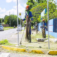Prefeitura executa servi&ccedil;os de tapa-buraco, limpeza e ilumina&ccedil;&atilde;o em v&aacute;rios bairros