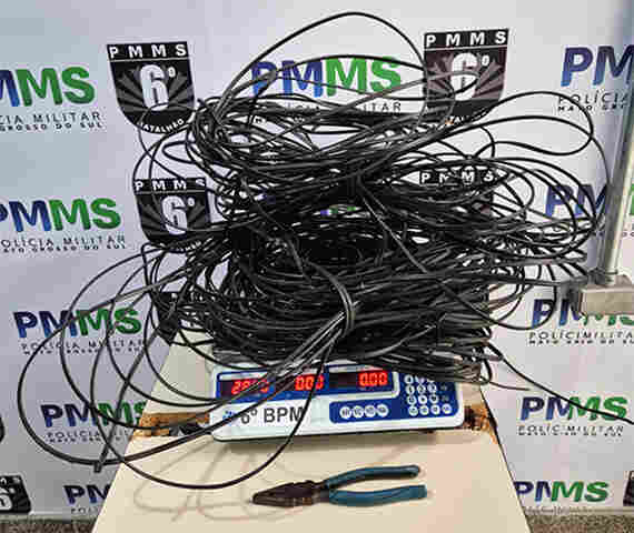 Pol&iacute;cia Militar prende homem por furto de fia&ccedil;&atilde;o da ilumina&ccedil;&atilde;o p&uacute;blica em Corumb&aacute;