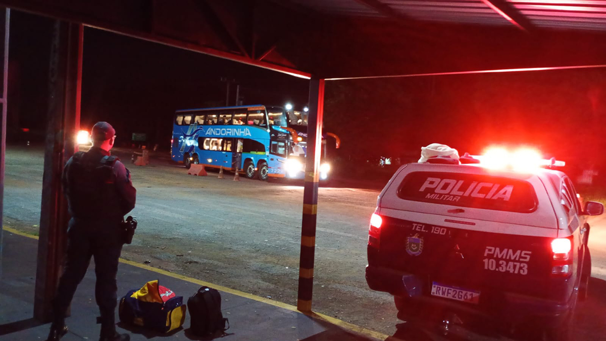 Polícia Militar prende três pessoas e apreende quase 30 kg de skunk em ônibus de viagem no Lampião Aceso