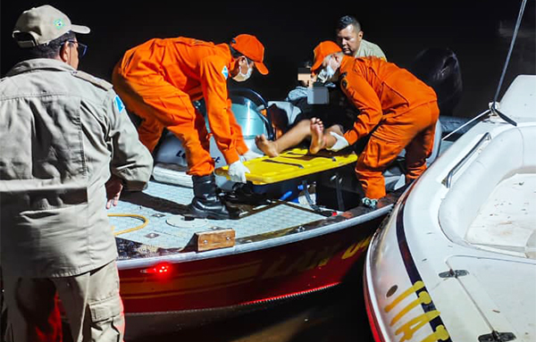Bombeiros Militares realizam resgate fluvial de criança picada por cobra no Pantanal