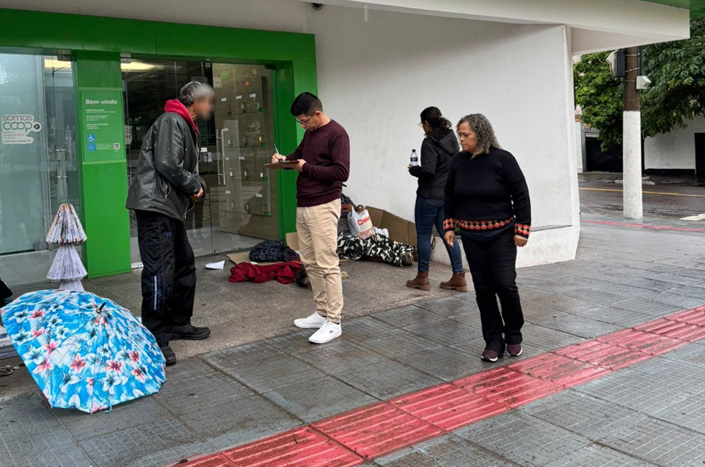 Assist&ecirc;ncia Social realiza abordagem e acolhimento &agrave; popula&ccedil;&atilde;o em situa&ccedil;&atilde;o de rua