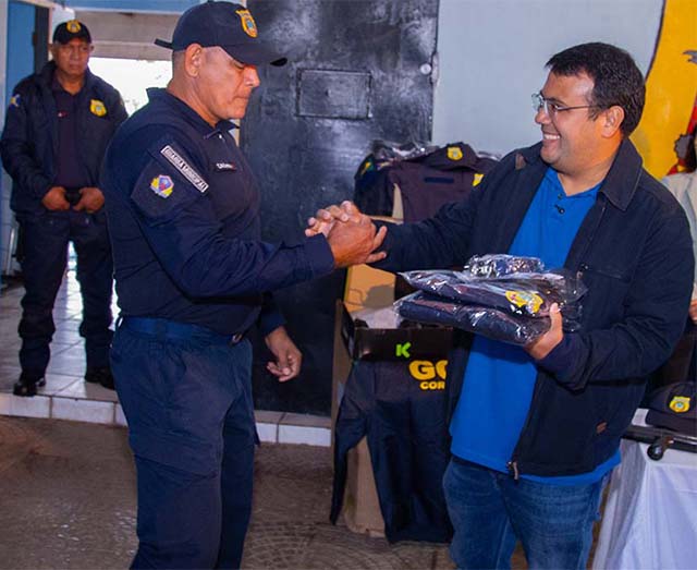 Prefeitura entrega novos uniformes &agrave; Guarda Municipal ap&oacute;s 7 anos sem renova&ccedil;&atilde;o