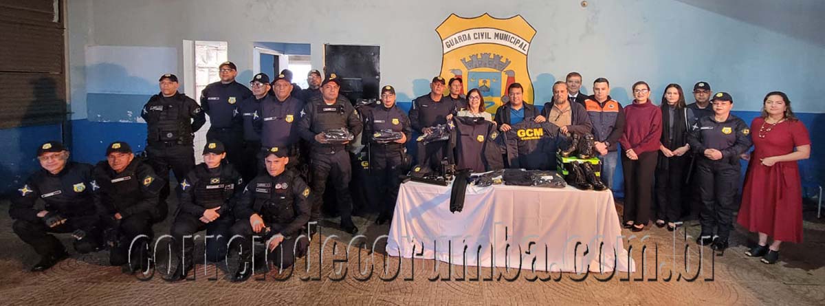 Prefeitura entrega novos uniformes &agrave; Guarda Municipal ap&oacute;s 7 anos sem renova&ccedil;&atilde;o