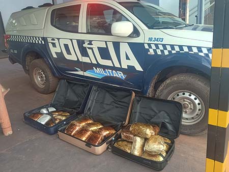 Pol&iacute;cia Militar prende quatro pessoas por tr&aacute;fico internacional de drogas no Lampi&atilde;o Aceso