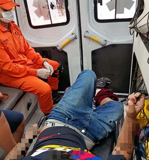 Homem &eacute; socorrido pelos Bombeiros ap&oacute;s ser baleado durante tentativa de assalto em Corumb&aacute;