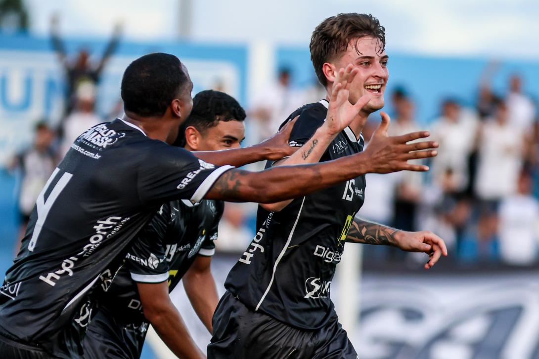 Operário vence a primeira e mantém chances de classificação no Brasileiro