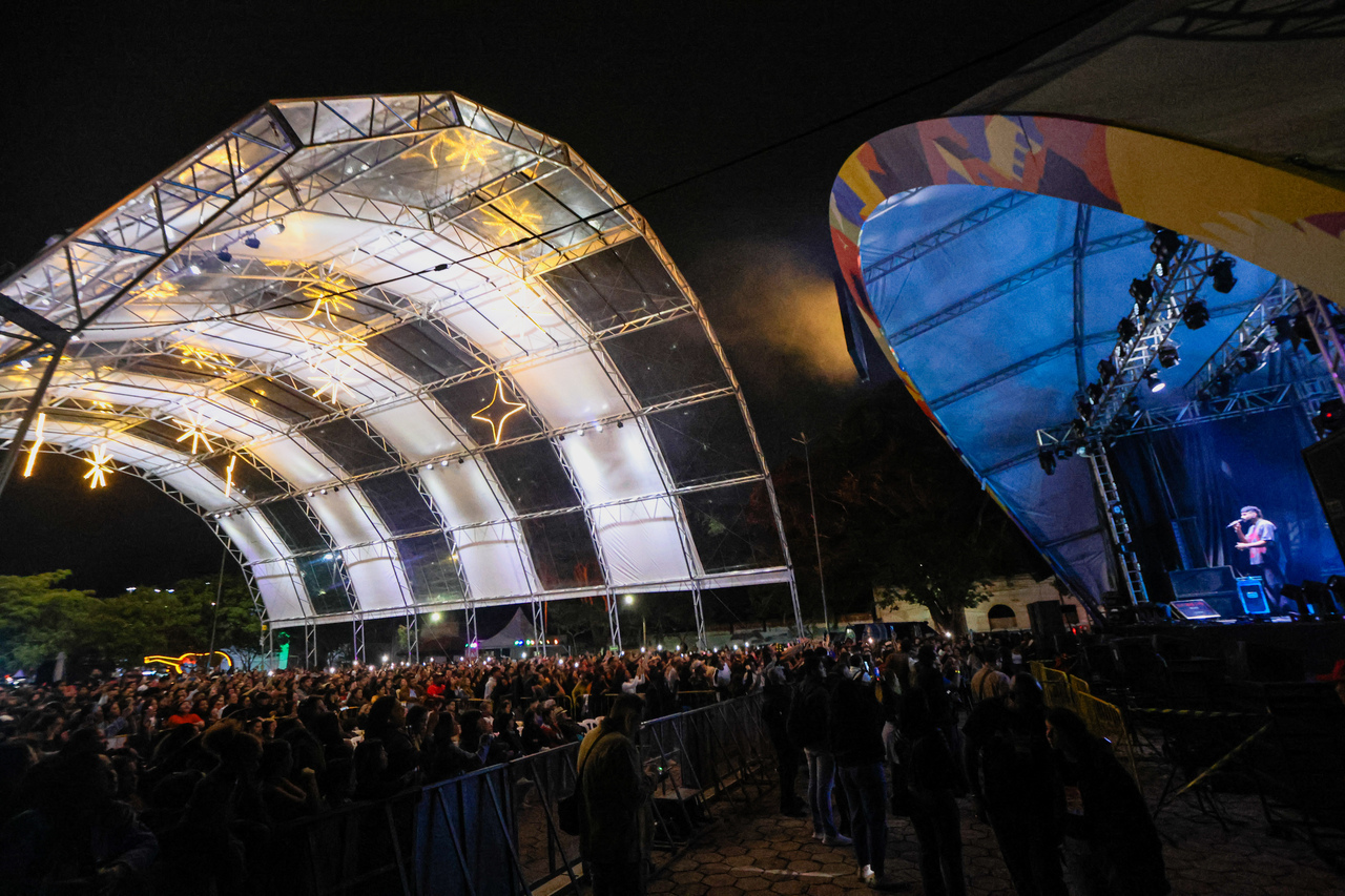 Com show hist&oacute;rico para 20 mil pessoas, Dilsinho encerrou Festival Am&eacute;rica do Sul