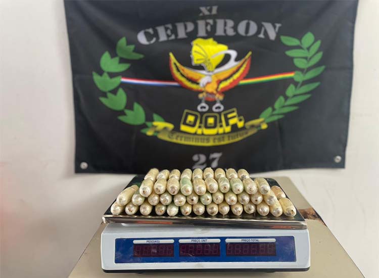 DOF prende homem com c&aacute;psulas de coca&iacute;na presas ao corpo durante fiscaliza&ccedil;&atilde;o no Buraco das Piranhas em Corumb&aacute;