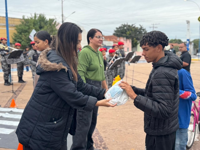 Maio Amarelo: passeio cicl&iacute;stico re&uacute;ne fam&iacute;lias e promove conscientiza&ccedil;&atilde;o no tr&acirc;nsito em Lad&aacute;rio