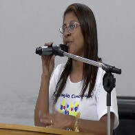 Associa&ccedil;&atilde;o Comunit&aacute;ria M&atilde;os Que Abra&ccedil;am busca dar voz a quem a dor silenciou, e depoimento emocionou p&uacute;blico na C&acirc;mara, a convite do vereador Jovan 