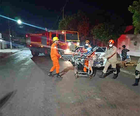 Colis&atilde;o entre ve&iacute;culos deixa mulher e crian&ccedil;a feridas na regi&atilde;o central de Corumb&aacute;