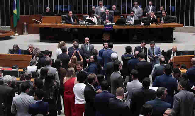 C&acirc;mara aprova, em primeiro turno, PEC do fim da escala 6x1 