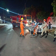 Colis&atilde;o entre ve&iacute;culos deixa mulher e crian&ccedil;a feridas na regi&atilde;o central de Corumb&aacute;