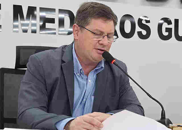 Bira destaca necessidade de lixeiras nos cruzamentos das vias centrais da cidade