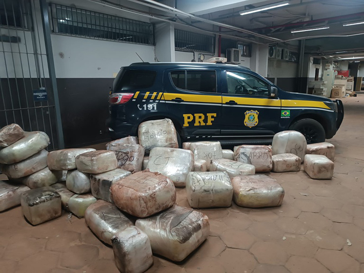 Caminhoneiro que saiu de Corumb&aacute; com 583 quilos de drogas foi detido pela PRF na BR-262 
