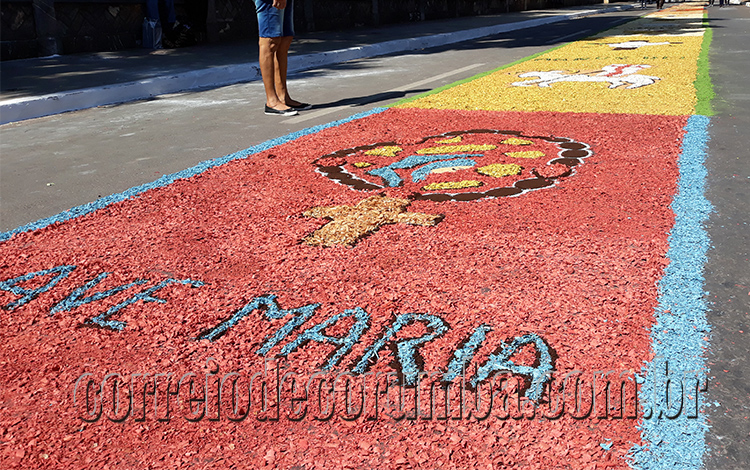 Cidade Dom Bosco promove concurso de tapetes de Corpus Christi com jovens da Fam&iacute;lia Salesiana em Corumb&aacute;