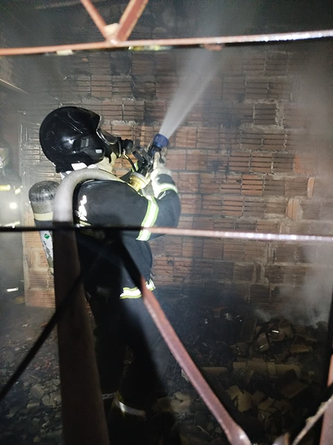 Incêndio atinge moradia no bairro Cervejaria em Corumbá