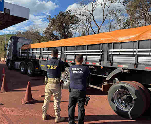 Fiscaliza&ccedil;&atilde;o apreende carga de 20 toneladas de acetato de etila insumo qu&iacute;mico utilizado na produ&ccedil;&atilde;o de coca&iacute;na
