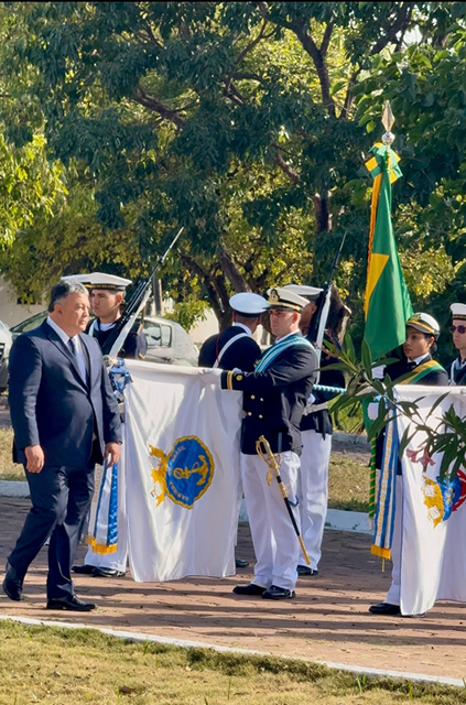 Lad&aacute;rio fortalece integra&ccedil;&atilde;o institucional com a Marinha do Brasil durante cerim&ocirc;nia do Dia da Marinha