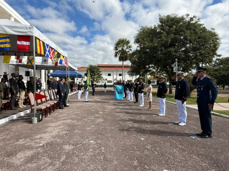 Lad&aacute;rio fortalece integra&ccedil;&atilde;o institucional com a Marinha do Brasil durante cerim&ocirc;nia do Dia da Marinha