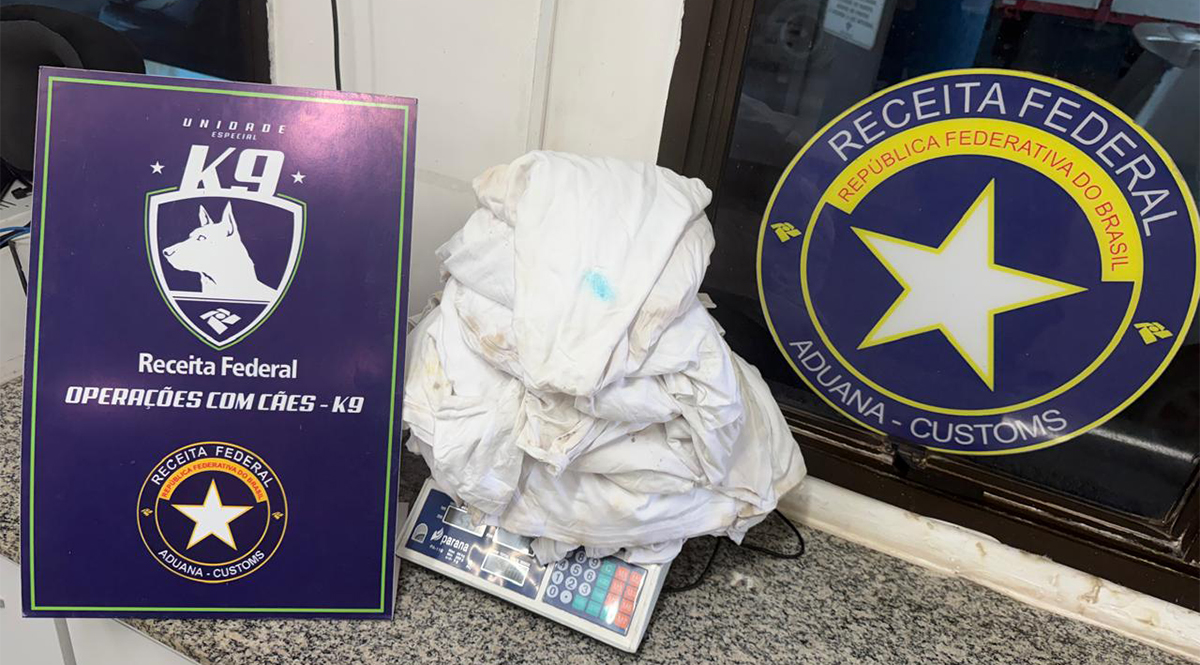 Receita Federal apreende 5,3 kg de coca&iacute;na dissimulada em camisetas engomadas em Corumb&aacute;