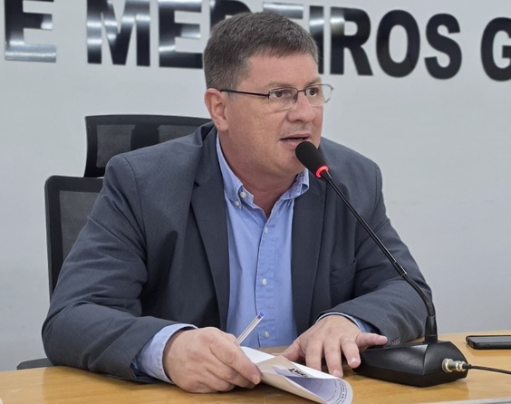 Bira recomenda servi&ccedil;os de recupera&ccedil;&atilde;o de rede de esgoto na Edu Rocha