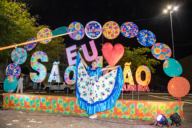 Banho de S&atilde;o Jo&atilde;o segue nesta segunda com concurso de quadrilhas e show de Alex e Yvan