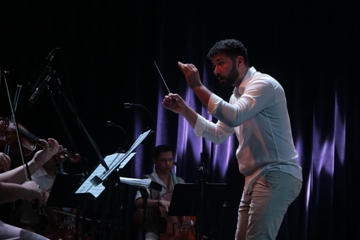 Primeiro maestro formado pelo Moinho Cultural assume reg&ecirc;ncia de turn&ecirc; nacional da Nova Orquestra