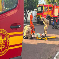 Motociclista fica ferida ap&oacute;s colidir contra ve&iacute;culo que sai da garagem na Porto Carreiro em Corumb&aacute;