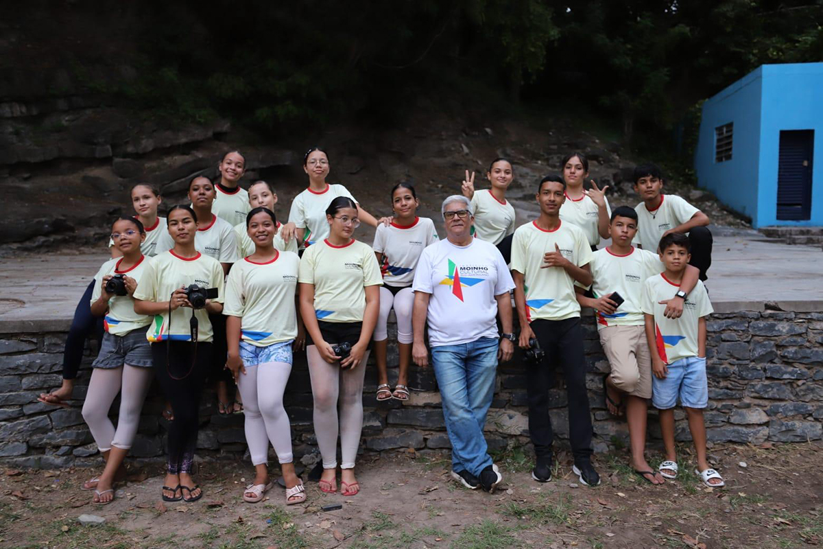Jovens do Moinho Cultural recebem forma&ccedil;&atilde;o especializada em fotografia por meio do projeto "A Fotografia Iluminando Sonhos e Transformando Vidas"