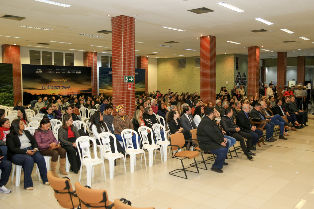 Conferência é aberta com defesa da participação popular e fortalecimento do SUS
